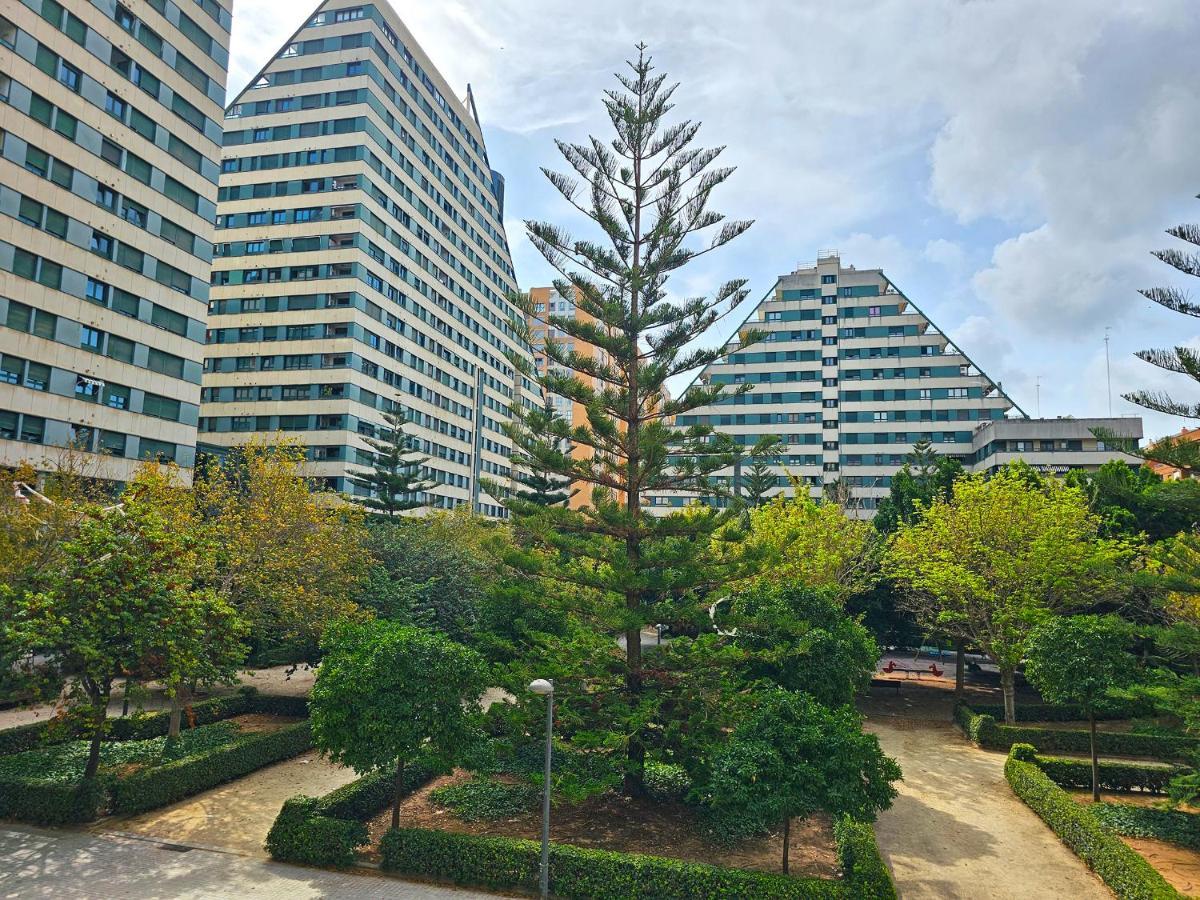 Apartamentos Las Ciencias A Valencia Bagian luar foto